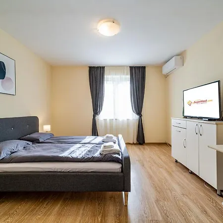 Sunny And Quiet 2bdr Apartment Warna