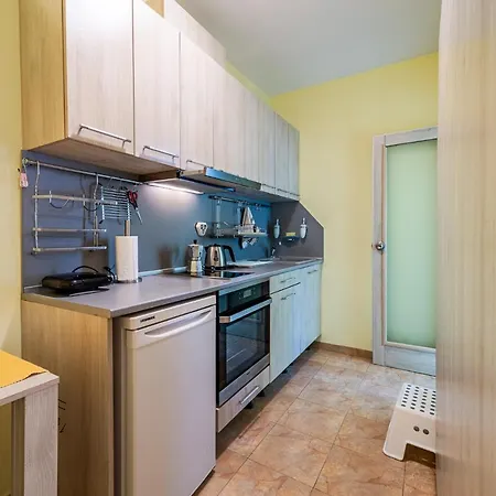 Sunny And Quiet 2bdr Apartment Warna