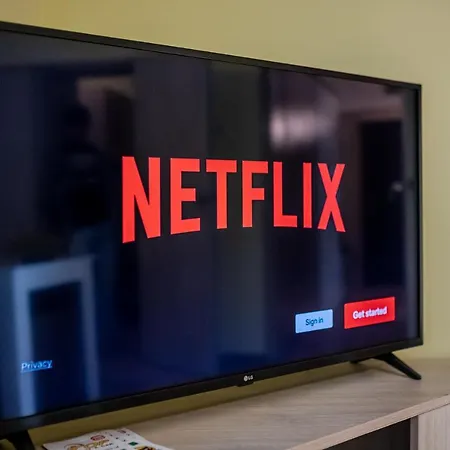 Sunny And Quiet 2bdr Apartament Varna