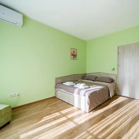 Apartment Sunny And Quiet 2bdr