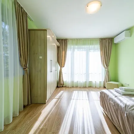 Sunny And Quiet 2bdr Apartment