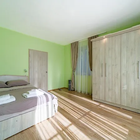 Apartman Sunny And Quiet 2bdr